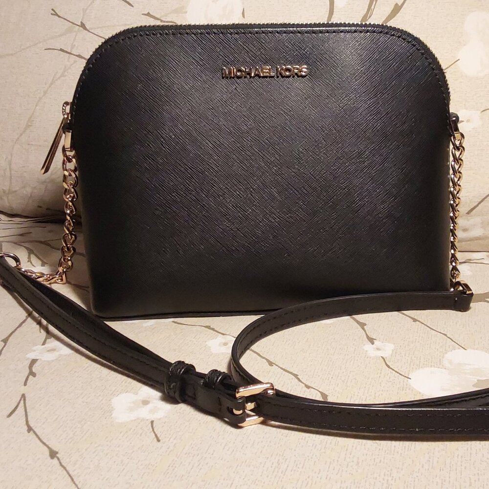 Michael Kors CINDY Lg Dome Crossbody in Black Saffiano Leather